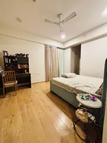 Luxurious 2-Bedroom Apartment with Shared Pool in Gurugram - Zimmer