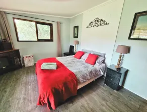 Rustic Country Lane Farmhouse in Lysterfield - Habitación