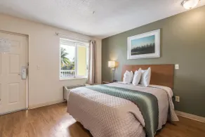 HomeTowne Studios by Red Roof Fort Lauderdale - Zimmer