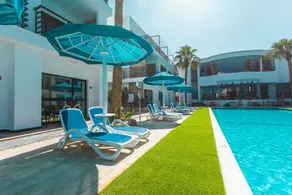 La Rosa Waves Beach - Couple & Families Only - Piscina