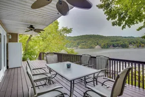 Private Dock! Waterfront Group Haven in Camdenton - Interiör
