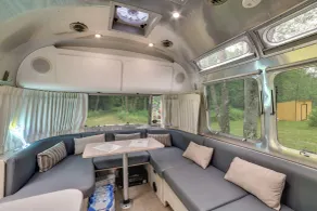 Catskills Airstream! Pavilion & Fire Pit Access - Innvendig