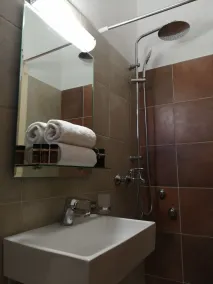 Roza's Home and Studios - Habitación