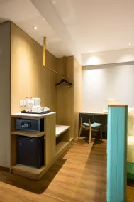 Hotel Santika Premiere Garut - Room