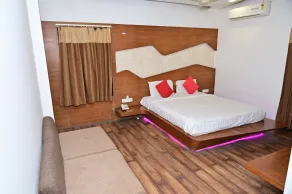 Sri Shivam Hotel - Room
