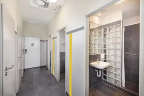 The Hive Party Hostel Budapest - Bathroom