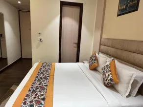 RRV Hotel - Room