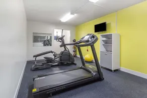 Days Inn by Wyndham Paxton - Fitness facility