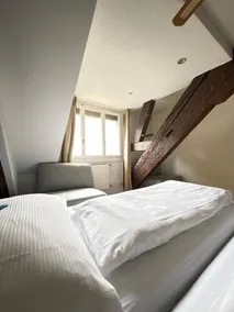ROESLI Guest House - Room