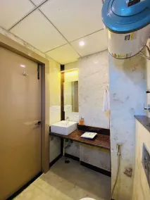 SITEVI INN & SUITES - Bathroom