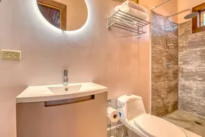 Lula's Bed & Breakfast - Bathroom