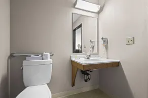Burgundy Inn & Suites - Badezimmer