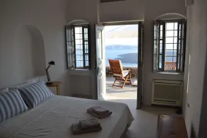 Ikia Kriton - Room