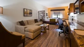Best Western Plus Franciscan Square Inn & Suites Steubenville - Room