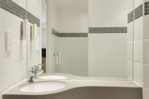 Ramada by Wyndham Wakefield - Baño
