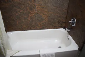 Super 8 by Wyndham Raleigh Downtown - Badrum