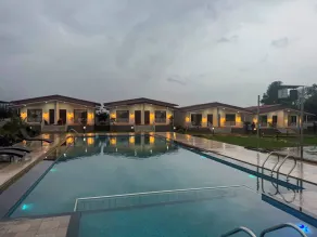 Peak Paradise Resort - Pool
