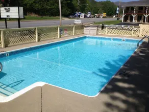 Travelowes Motel - Maggie Valley - Piscine