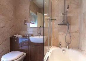 The Falcon Hotel - Baño