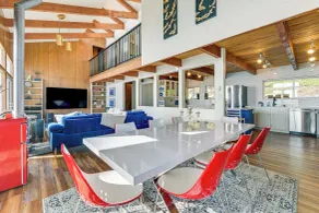 Decks & Views: Waterfront Shelton Home - Interiör