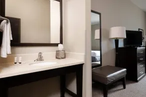 Baymont by Wyndham College Station - Badezimmer