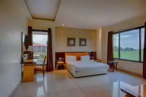 Crescent Spa And Resorts Indore - Room