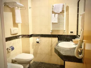 Hotel Champagne Palace - Bathroom