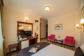 Suinn Cunda - Room