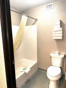 Country Trails Inn & Suites  - Badezimmer