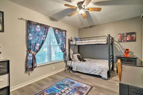 Dog-friendly Texas Retreat w/ Hot Tub, Patio & Bar - Værelse