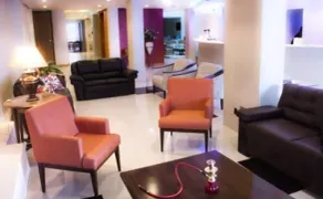 Emirates Hotel & Suites - Lobby