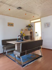 Müllers Ferienhaus Gunaras - Essbereich im Zimmer