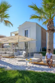 Pareus Beach Resort - Reception