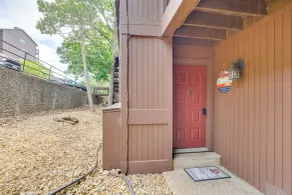Lakefront Condo Indoor pool, sauna, & pickle ball! - Interior