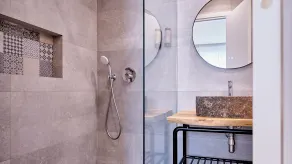 Azar Luxury Suites - Badezimmer