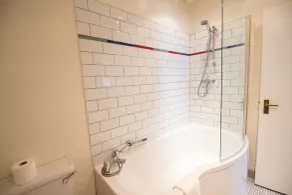 The Nines - Baño