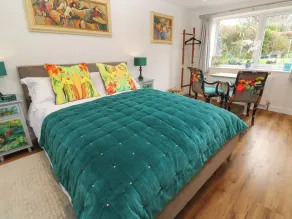 Elder Cottage Studio - Camera