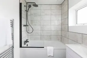 Amazing 3Bed 2Bath House with Garden, Parking, WiFi Near Stevenage Train Station - Salle de bain