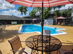 Red Carpet Inn - Houma - Piscine