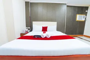 RedDoorz Plus at Winter Benitez - Chambre
