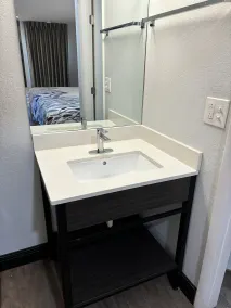 Red Roof Inn Wildwood, FL - The Villages - Bathroom
