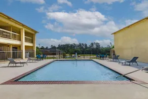 Days Inn & Suites by Wyndham Huntsville - Piscine