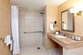 Virginia Crossings Hotel, Tapestry Collection by Hilton - Salle de bain