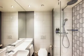Premier Inn Leipzig City Oper - Bathroom