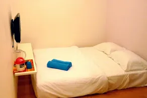 Hotel O V Stay Guesthouse - Room