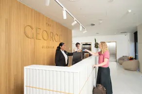 The George - Réception
