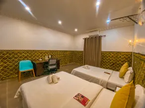 Le Hotel Hotel - Room