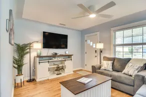 Pinellas Park Home: Swim, Golf, Grill & More! - Intérieur