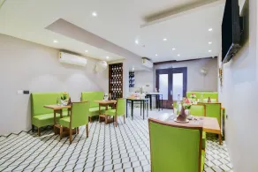 Hotel Bluestone Nehru Place by The Cosy Hotels - Restaurant