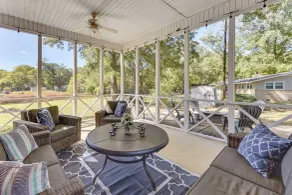 Lakeside Cedar Pines Bungalow 5 Mi to Main St! - Interior